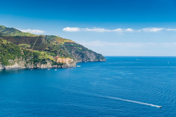 Fototapeta na wymiar Manarola am Mittelmeer, Cinque Terre, Liguria, Italien