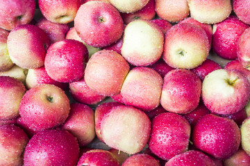 red apples