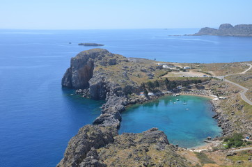 Acropole de Saint Paul's Bay, Lindos, Rhodes, petit village blanc typique, plage aménagée, eau cristaline et vus à couper le souffle.