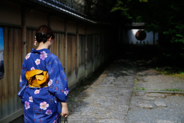 japanese woman kimono walking in kyoto