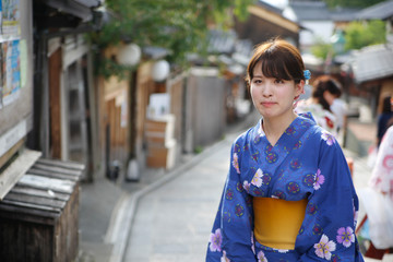 Fototapeta premium beautiful Japanese woman kimono in kyoto