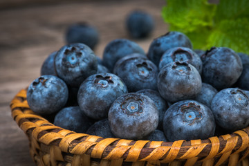 Arrangement Blueberries in wicker