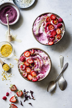 Hibiscus berry cashew butter smoothie bowl