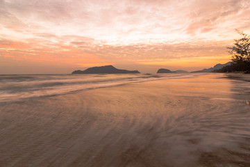 Fototapeta na wymiar Sunrise Beach, Sam Roi Yot, Prachuap Khiri Khan, Thailand