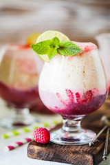  berry smoothie with fresh raspberry