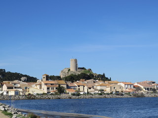 gruissan village avec sa tour barberousse dans la r&eacute;gion de Narbonne