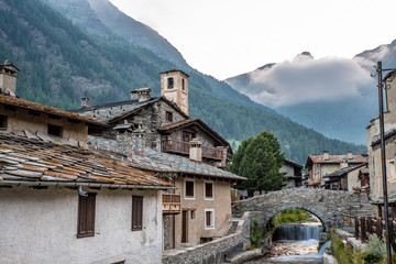 Fototapeta na wymiar Valle Varaita: Chianale, borghi più belli d'Italia