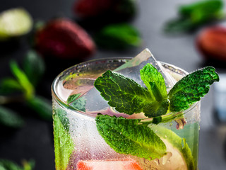 lemonade with strawberries, lime and mint