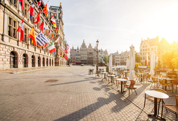 Fototapeta premium Morning view on the Grote Markt with cafe terrace in the center of Antwerpen city, Belgium