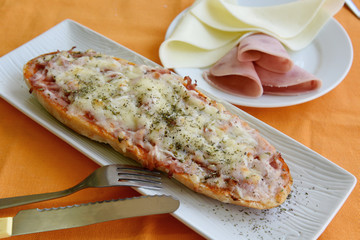 Bread pizza with ham and cheese