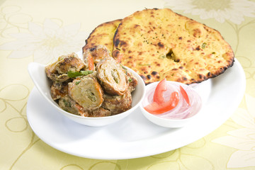 Soya Chaap Cooked in a Creamy Sauce with Missi Roti