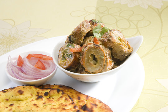 Soya Chaap with Missi Roti