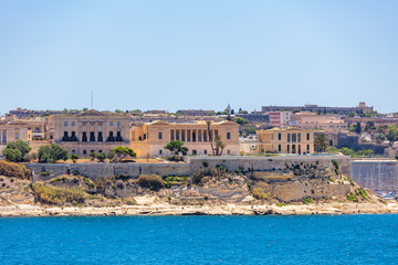 Fototapeta na wymiar An Vallettas Ufer