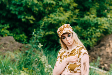 Obraz premium Portrait beautiful woman soldier or private military contractor with rifle. war, army, weapon, technology and people concept