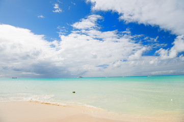 Fototapeta na wymiar caribbean sea coast line with clean wavy surf ocean water