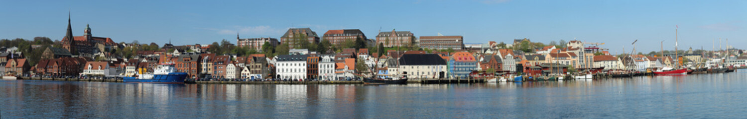 Fototapeta na wymiar Flensburg großes Stadtpanorama