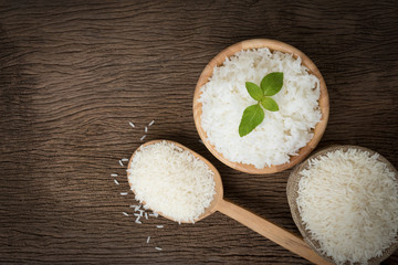 grains cooking of Thai jasmine rice or white rice in bowl on wooden Background