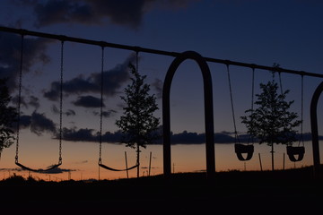 Parque columpio atardecer