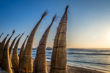 Huanchaco Beach and the traditional reed boats (caballitos de totora) - Trujillo, Peru - obrazy, fototapety, plakaty