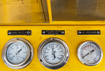 .Pressure gauge for monitoring measure pressure ,Temperature, Oil and gas or petroleum,Offshore...