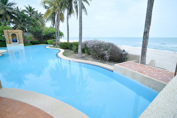 wimming pool and sea