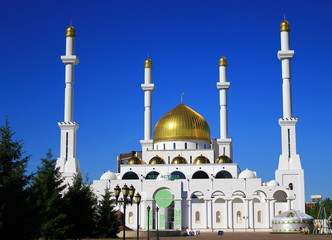 Fototapeta na wymiar Мечеть Астана (Казахстан, г. Астана)