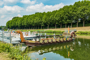 Drachenboot am Dortmund Ems Kanal