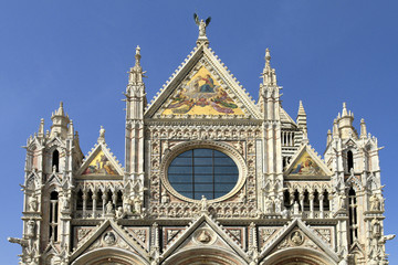 Fototapeta na wymiar Duomo in Siena, Italy
