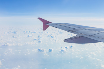 Fototapeta premium airplane wing and cloud
