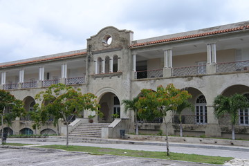 Fototapeta na wymiar Altes Kloster bei der Wallfahrtskirche El Cobre auf Kuba