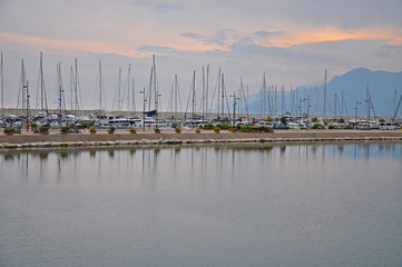 Plakat Evening marina in Salerno with mountains in the background