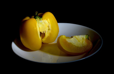 Fototapeta na wymiar Yellow bell pepper on dish
