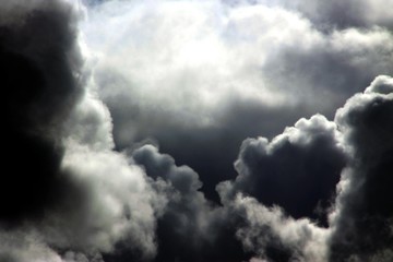 ciel ténébreux/photographie prise avant un gros orage