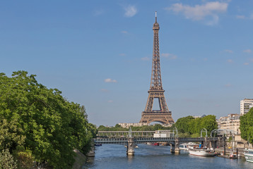Fototapeta na wymiar view on Seine river and Eiffel tower in Paris