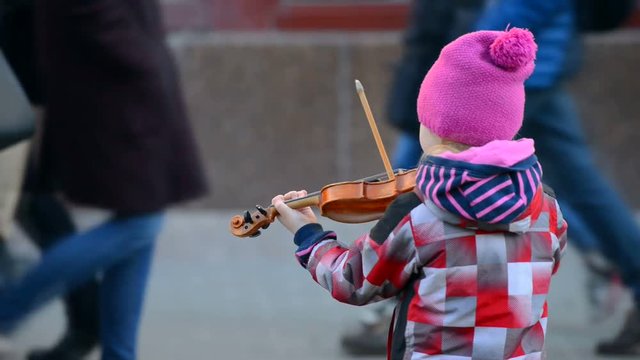 the little violinist was playing on the street