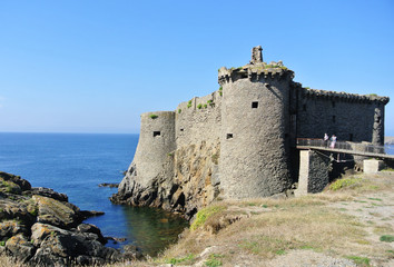 Fototapeta na wymiar Le vieux château de l'Ile d'Yeu