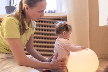 Baby beim Therapeuten Physio Massage