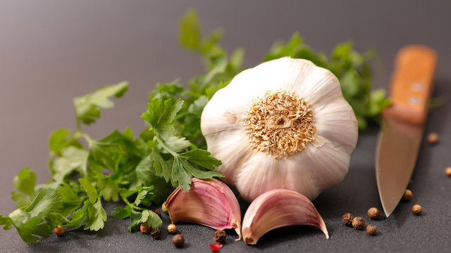 garlic with parsley