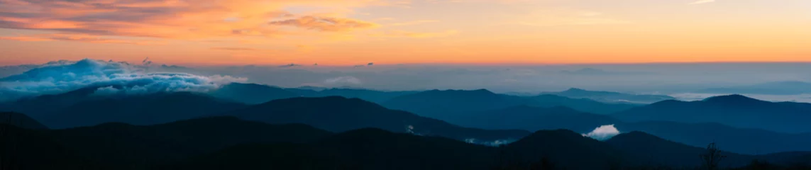 Foto op Canvas Panoramisch uitzicht op de Blue Ridge Mountains vanaf de Art Loeb Trail op Black Balsam Knob in Pisgah National Forest North Carolina © amowery