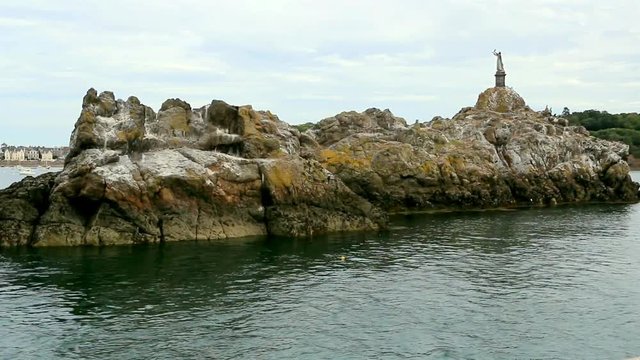 Ilot rocheux en baie de Rance
