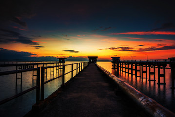 Fototapeta na wymiar The sun reflected off the bridge that stretches into the sea.In Chonburi Thailand.