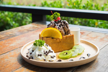 Honey toast