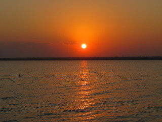 Lever de soleil sur la lagune de Bakalar