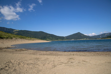 Lago di Campotosto, all'orizzonte Monte Piano