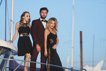 Obraz premium Group Of Young Friends Relaxing On A Boat Enjoying Sunny Day