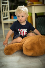 Einsam mit dem gro&szlig;em Teddy