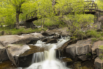 Fototapeta premium Miller Creek Waterfall & Footbridge