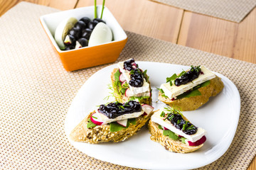 Cheeks before main meal