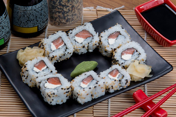 japanese food uramaki