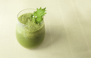 Green smoothie with perilla leaf and flower